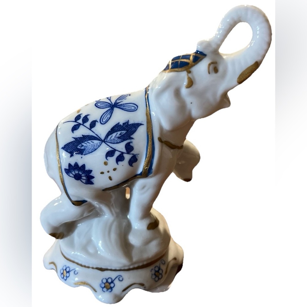 VTG Royal AGC Collection Porcelain Blue Onion Pattern Elephant Trunk Up Figurine - Picture 2 of 4